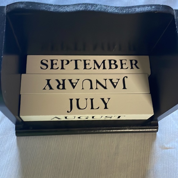 Perpetual Block Calendar - Picture 2 of 3